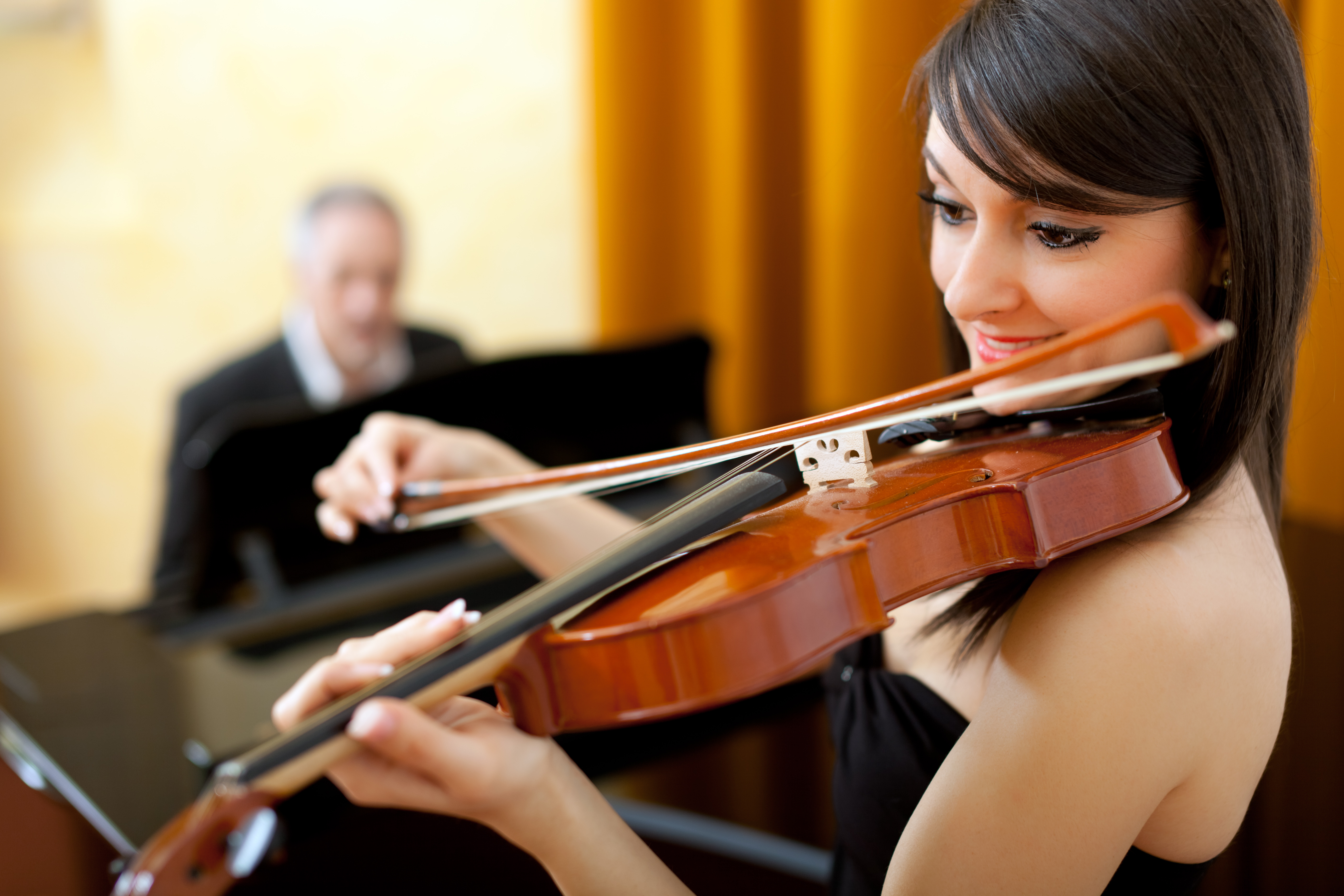 女人演奏中提琴 · 免费素材图片