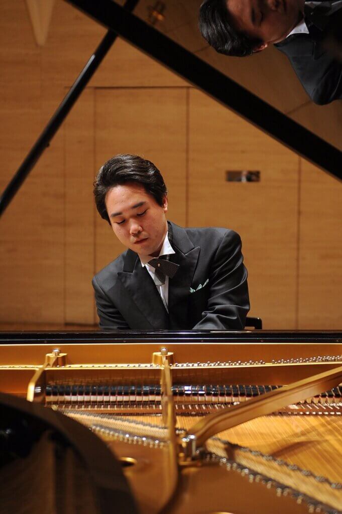 ピアノ講師　田中英明先生